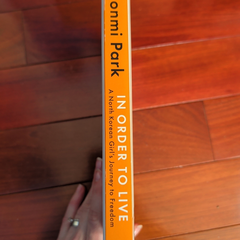 In Order to Live : A North Korean Girl's Journey to Freedom by Yeonmi Park - Picture 3 of 8